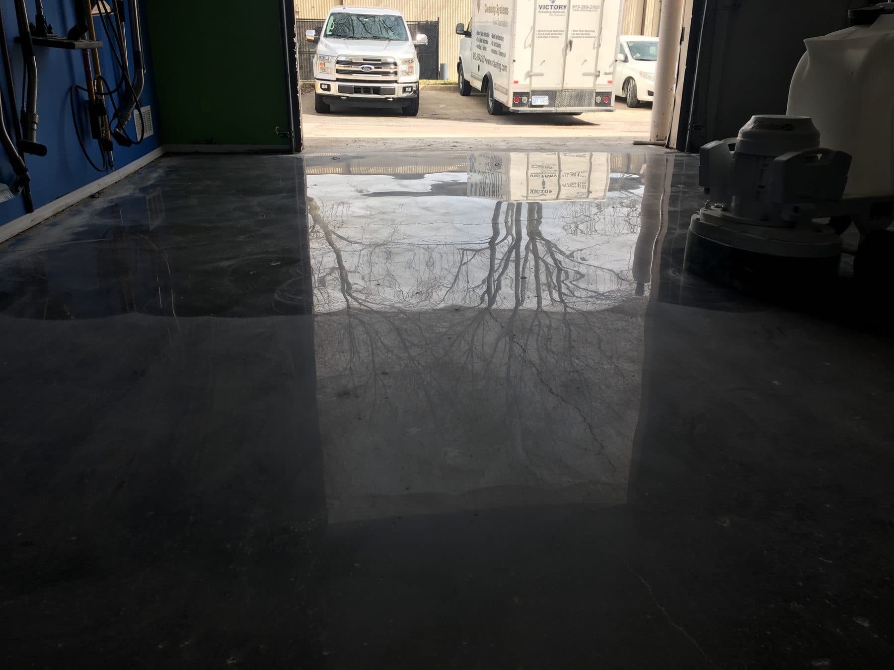 Service Garage Bay Polish